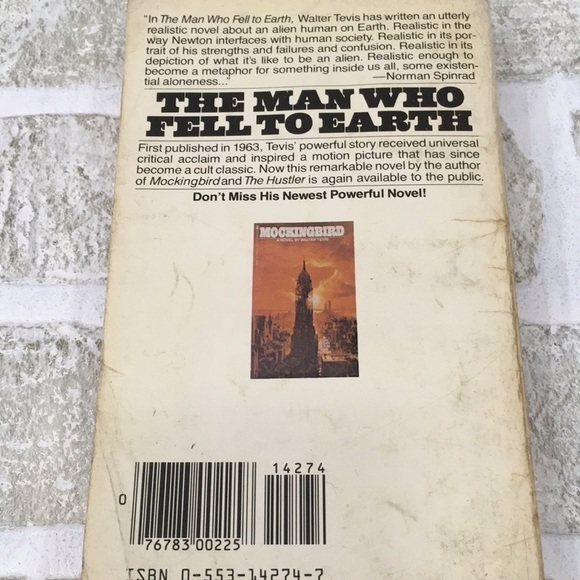 “The Man Who Fell To Earth” Vintage Science Fiction Paperback Book - Picture 3 of 8